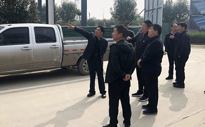 長葛市市委書記尹俊營帶隊蒞臨許昌馳誠實地調研